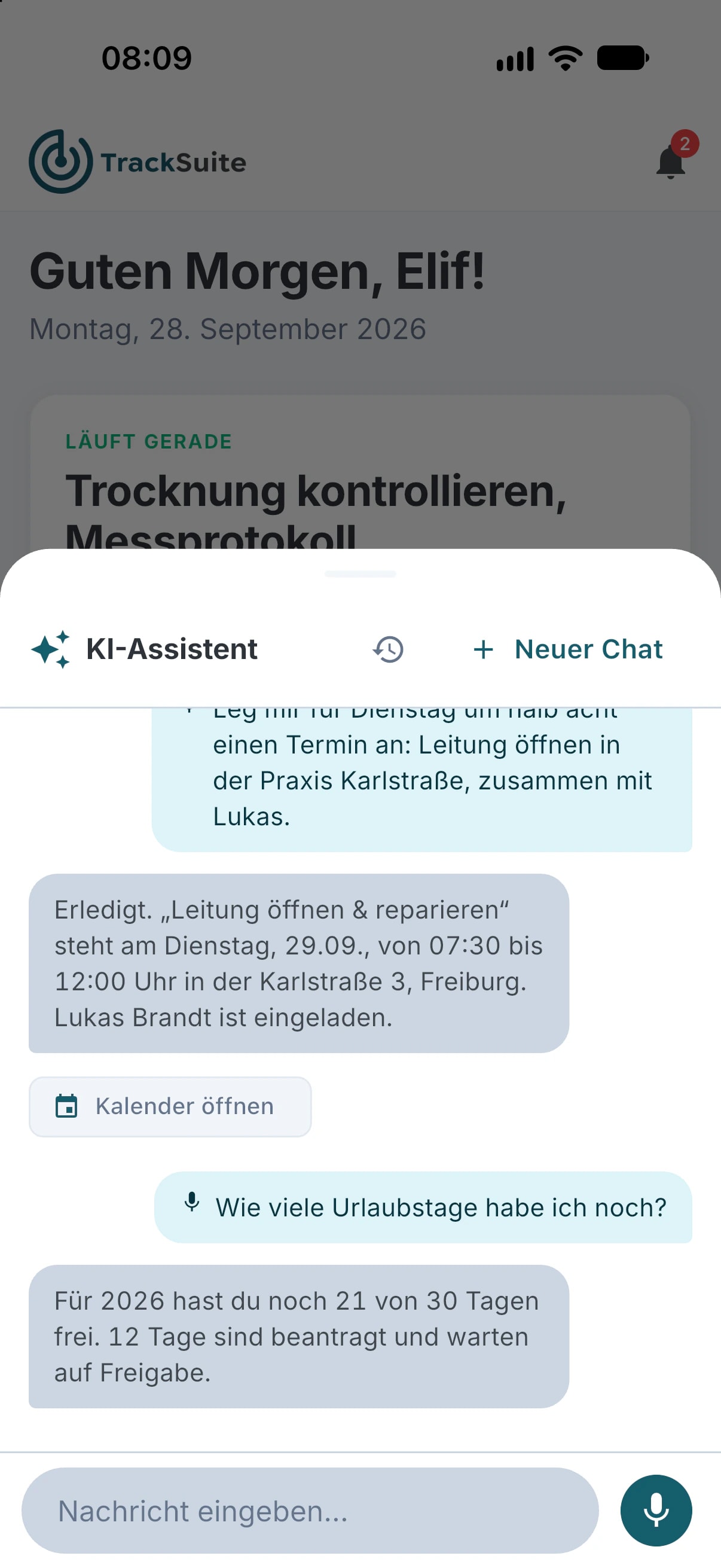 TrackSuite KI-Assistent um 08:09: per Sprache angelegter Termin für Dienstag mit Link zum Kalender und Abfrage der Urlaubstage